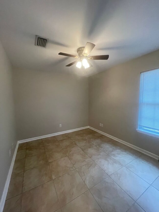 Building Photo - 108 Leeswood Cir