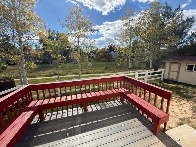 Building Photo - 3 Bedroom 2 Bath Tri Level Home with 2 Car...