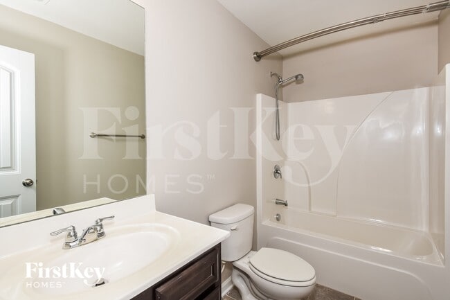 Building Photo - 204 Sleepy Way