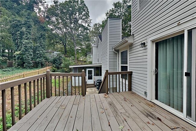 Building Photo - 6627 Windwood Cir