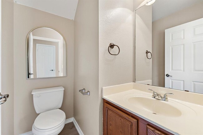 Building Photo - 5705 Viewpoint Dr