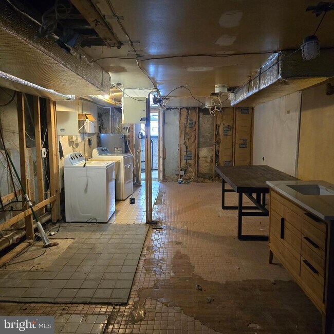 Building Photo - 316 Winona St