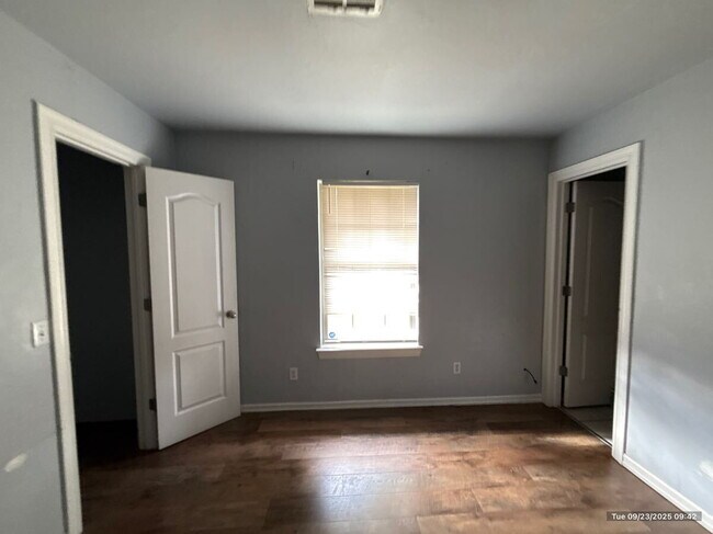 Building Photo - "Welcome Home: Spacious 3-Bed, 2-Bath Corner Lot Oasis in Oklahoma City!"