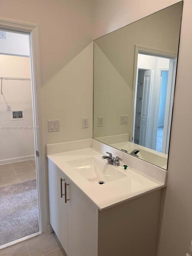 Building Photo - 2573 SE 25th Ter