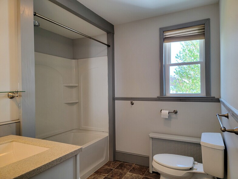 Building Photo - 125 Gerhart Ave