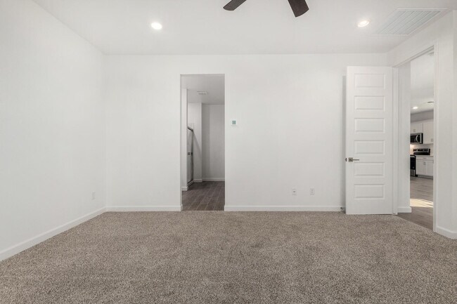 Building Photo - 17824 W Vogel Ave
