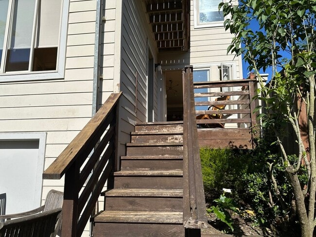 Building Photo - Epic REA- Serene 2 BR/1 BA Flat w/Private Deck & Yard in Lone Mountain