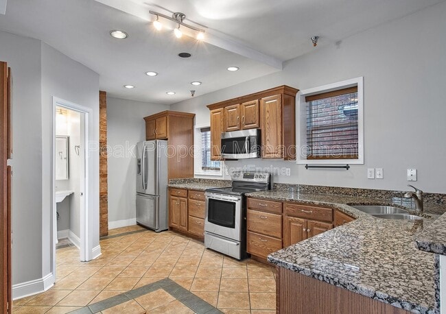 Building Photo - 2122 E Marshall St