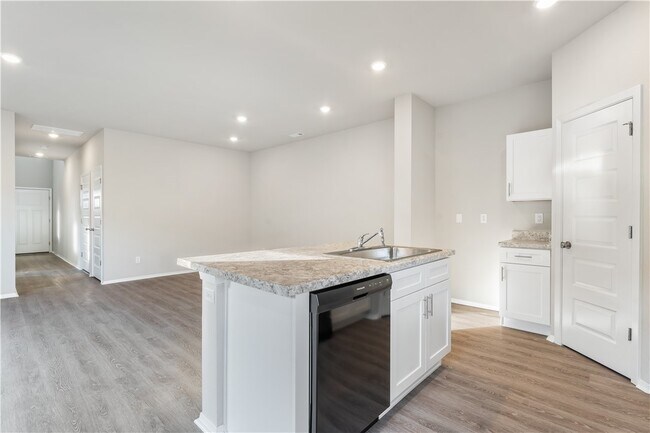 Building Photo - 6812 Memphis