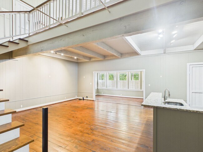 Building Photo - Charming 2BR/2BA with incredible storage in Fredericksburg, TX!