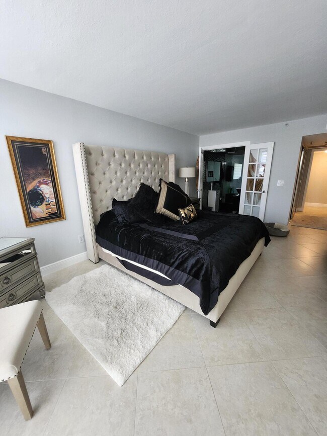 Building Photo - 899 Jeffery St