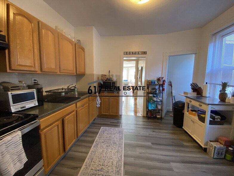 Building Photo - 16 Fuller St