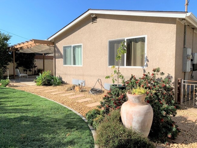 Building Photo - East Clairemont Mesa - Spacious 3 Bedroom / 1.5 Bath Single-Story Home with AC and Garage