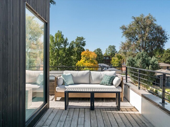 Building Photo - Luxury 3-Bed, 3.5-Bath Denver Home with Ro...