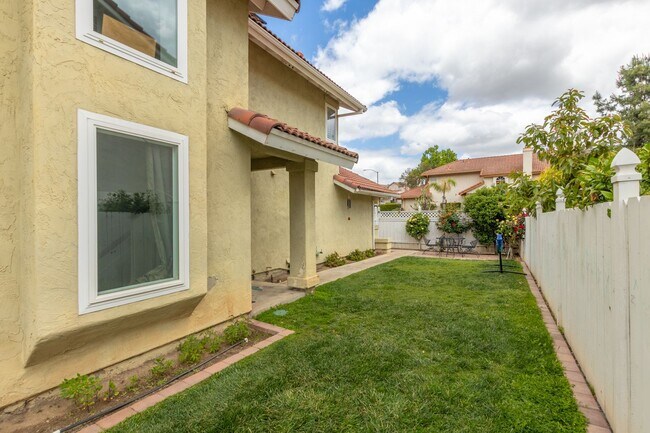 Building Photo - 3BR + Bonus Room | Solar-Powered | Updated...
