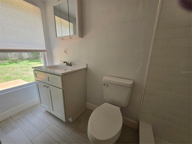 Building Photo - 1630 Summerdale Dr