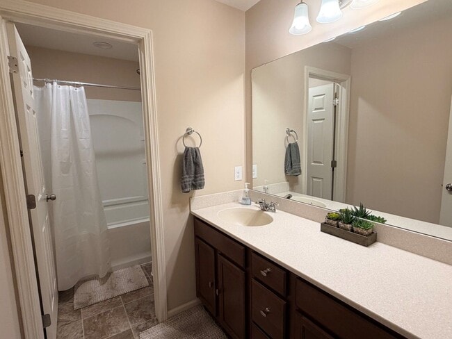 Building Photo - Home For Rent Elkhorn