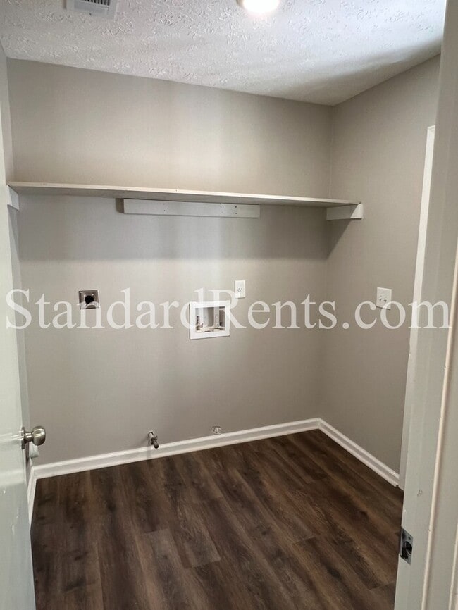 Building Photo - 4072 Plantation Dr