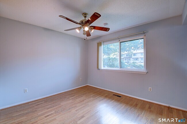 Building Photo - 545 Cypress Rd