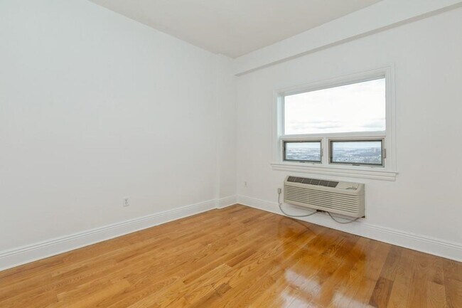 Building Photo - 809-815 22nd St