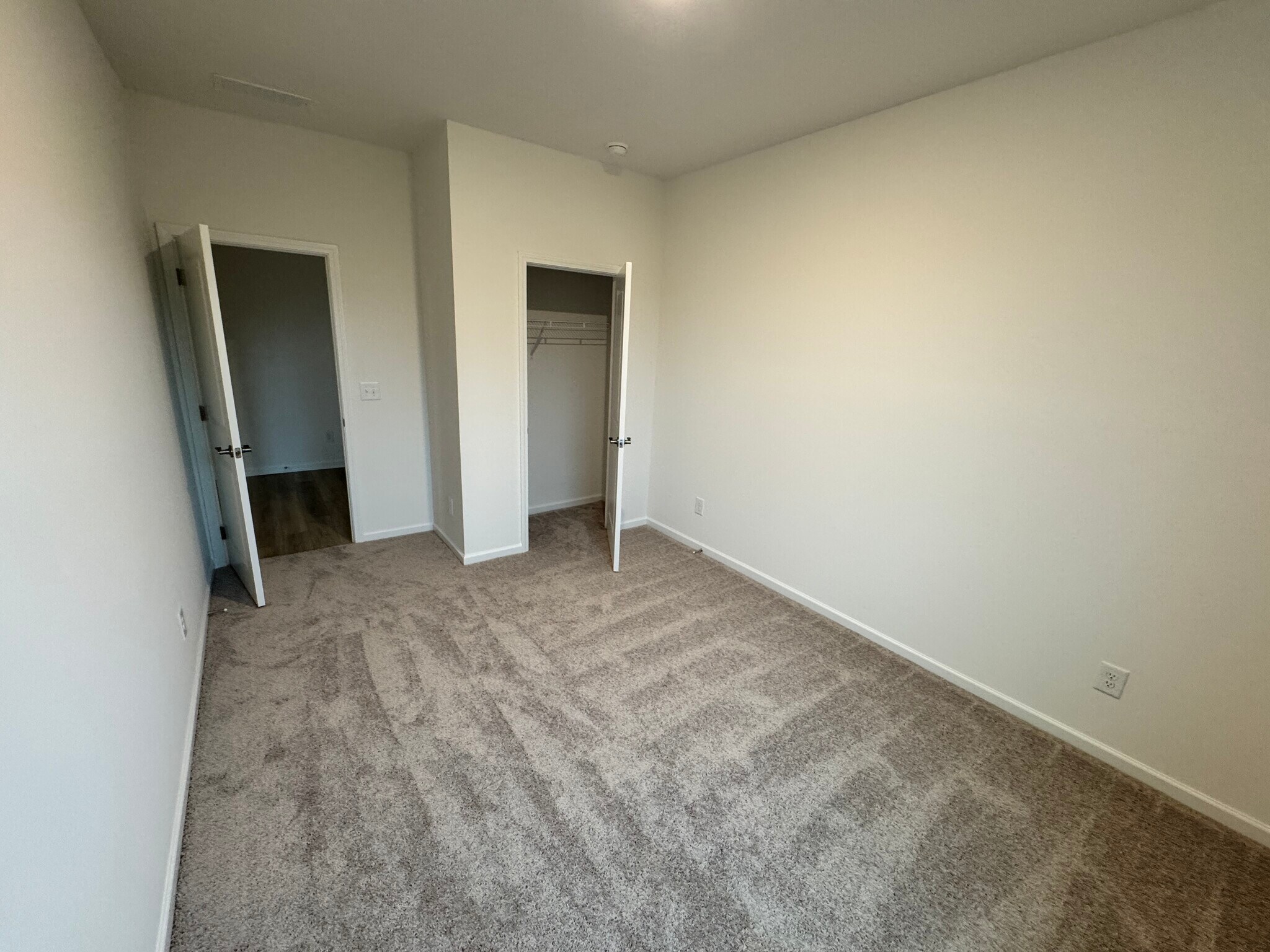Building Photo - 484 Jet Stream Dr
