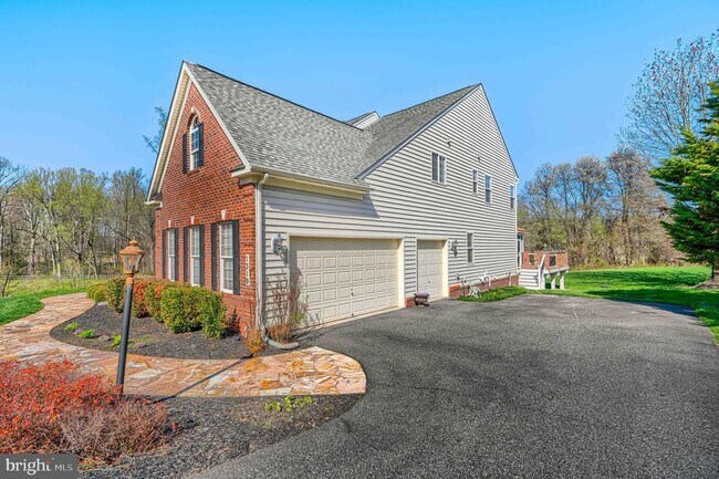 Building Photo - 1319 Martin Meadows Dr