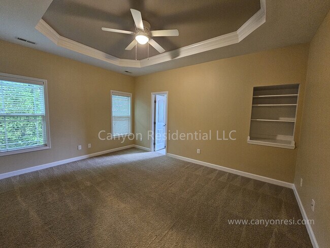 Building Photo - 289 Hogart St