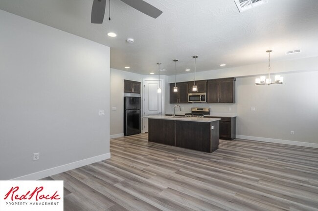 Building Photo - Home in the Heart of Hurricane!
