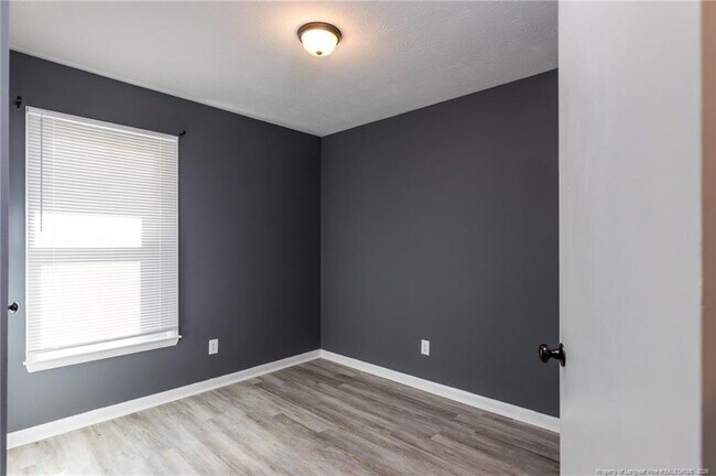 Building Photo - 1000 Tyler Dr