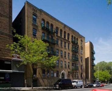 Interior Photo - 184-190 W Burnside Ave