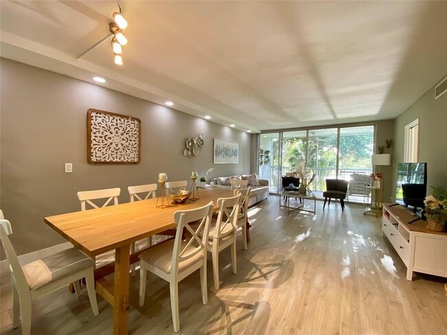 Building Photo - 3010 N Course Dr