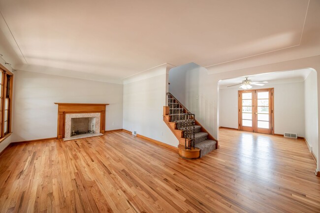 Building Photo - Charming 4-Bedroom Home in Prime Beachwood...