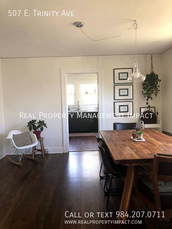 Building Photo - MOVE IN SPECIAL:  $200 OFF RENT Renovated,...