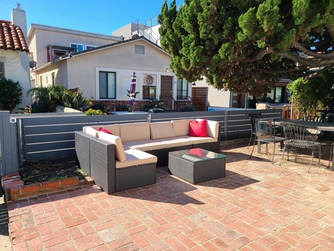 Building Photo - Fully furnished 1 bed 1 bath in Mission Beach.