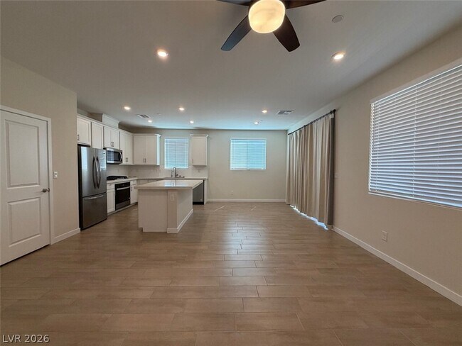 Building Photo - 227 Jaldena Ln