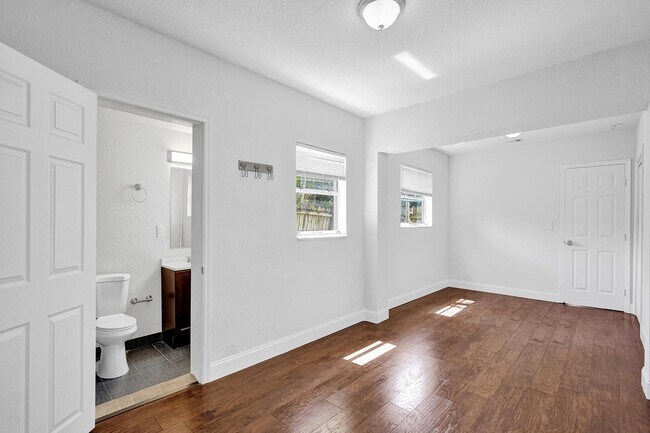 Building Photo - 651 SW 15th St