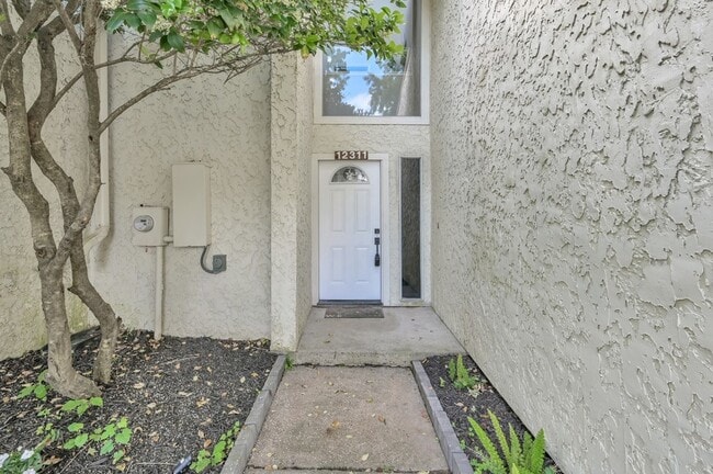Building Photo - 12311 Glenview Dr