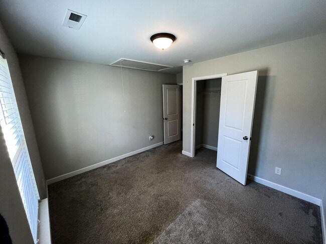 Building Photo - 3225 Ridgewood Pl Dr
