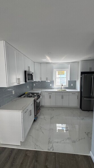 Building Photo - 627 Avenue E