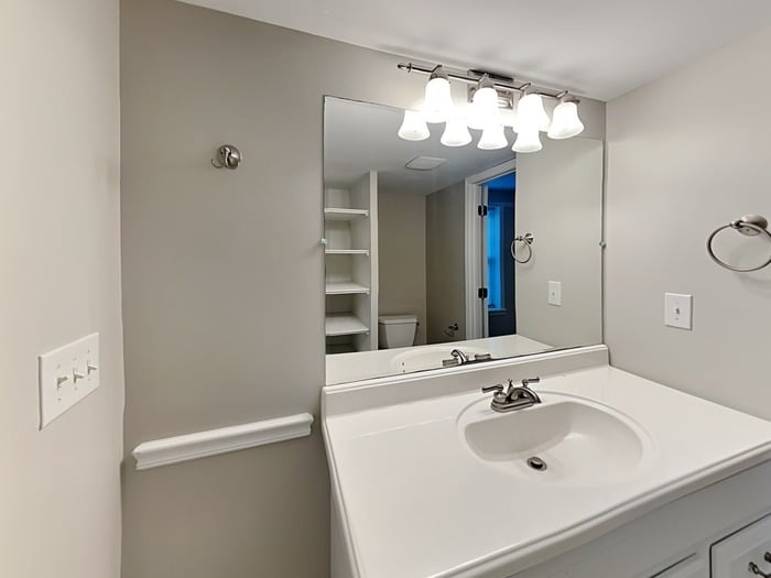 Building Photo - 100 Raymond St