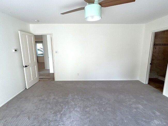 Building Photo - "Discover Your Dream Home: Spacious 3-Bed,...