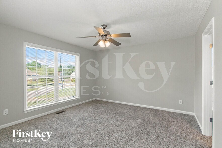 Building Photo - 1011 Hickory Cir