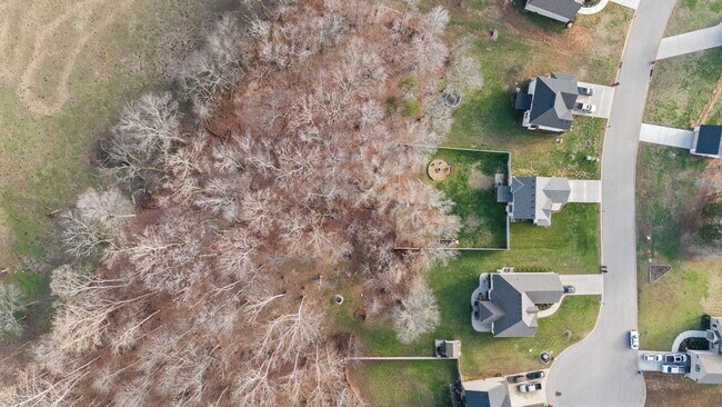 Building Photo - 3 Bed 2/2 Bath home nestled on an Acre of ...