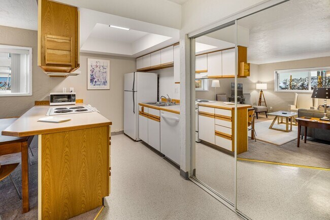 Building Photo - Downtown Anchorage Two Bedroom Two Bath (102)