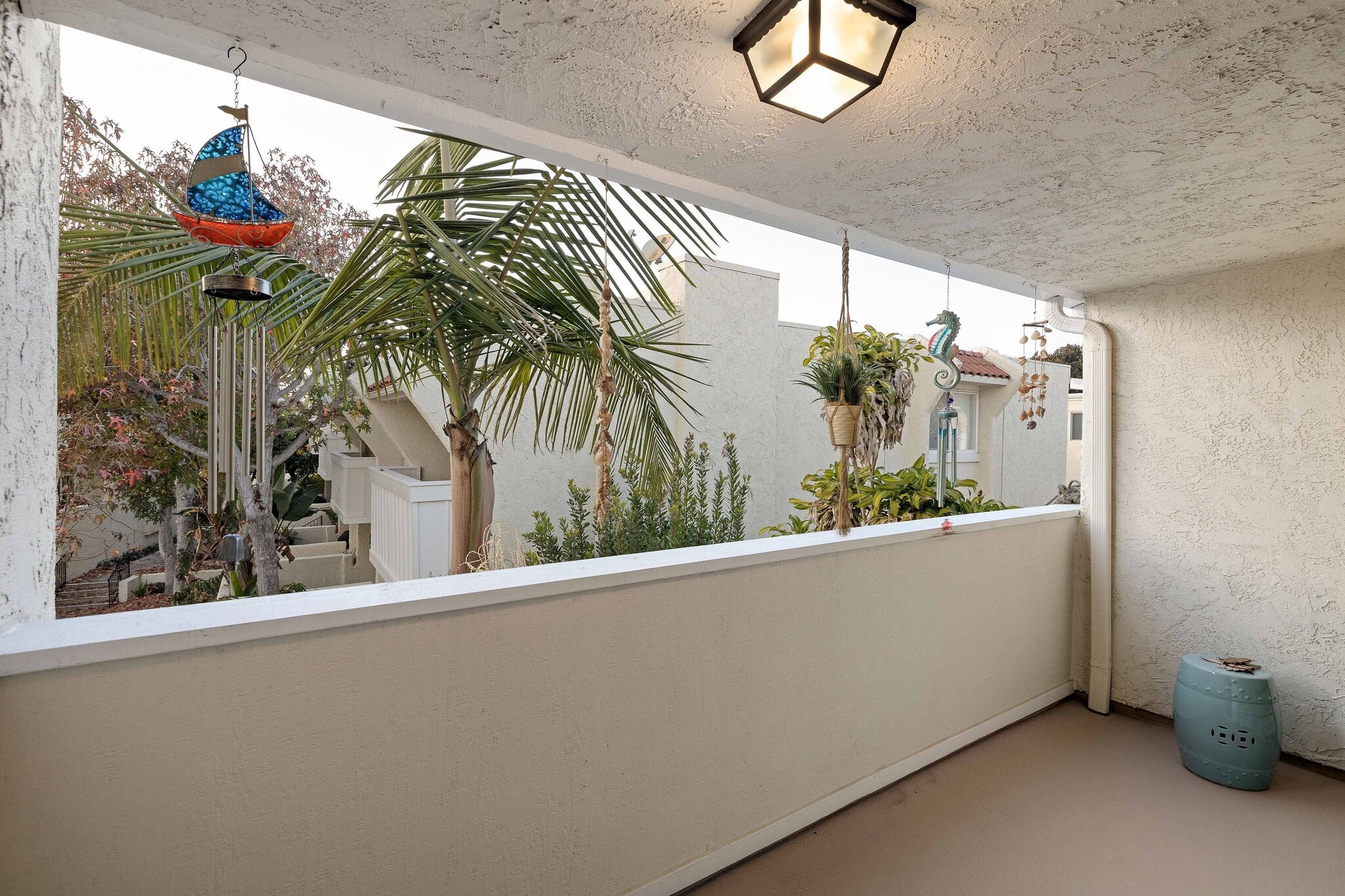 Building Photo - 255 Valley Dr