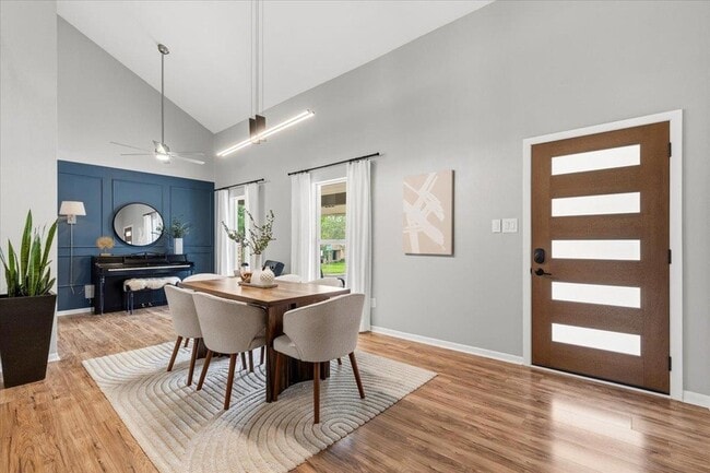 Building Photo - 208 Skyloop Dr