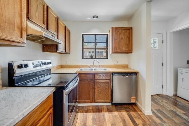 Building Photo - 7234 Oak Ridge Pl