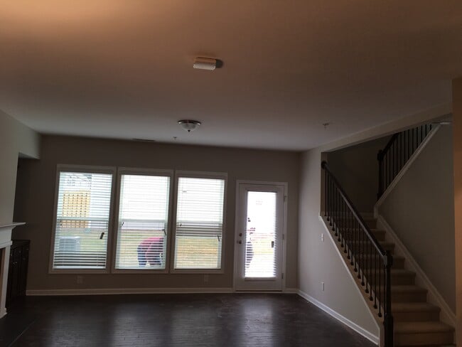 Building Photo - 1256 Elderwood Way