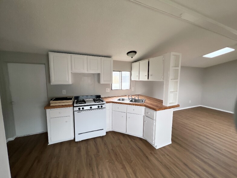 Building Photo - 2000 E Frontier Ave