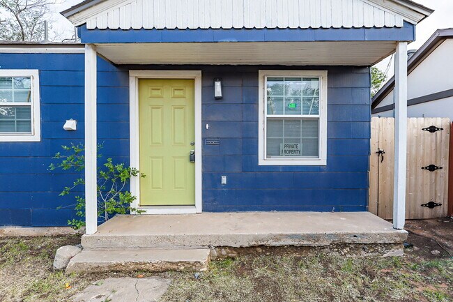 Primary Photo - Newly Remodeled Duplex with Modern Touches...